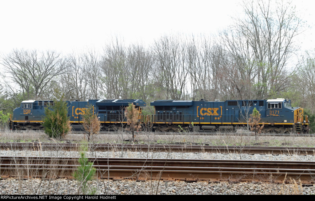 CSX 3171 & 3298 north of the tower